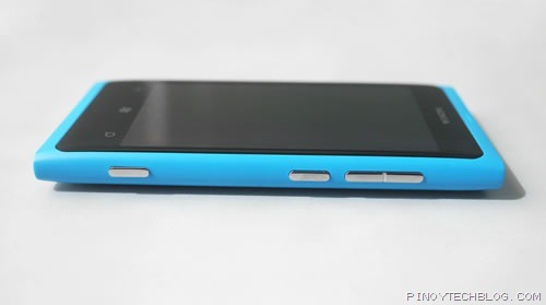 Nokia Lumia 800 side