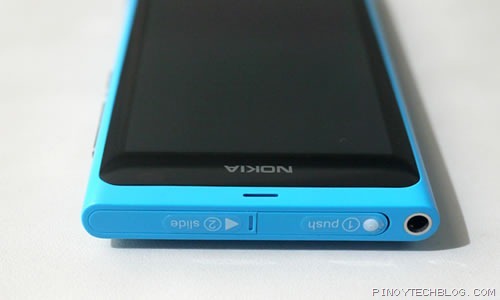 Nokia Lumia 800 top