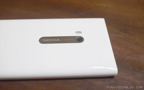 Nokia Lumia 900 back
