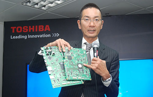 Toshiba's TV Brand Manager Yuji Motomura shows us the Cevo 4K processor used on their new 4K TVs