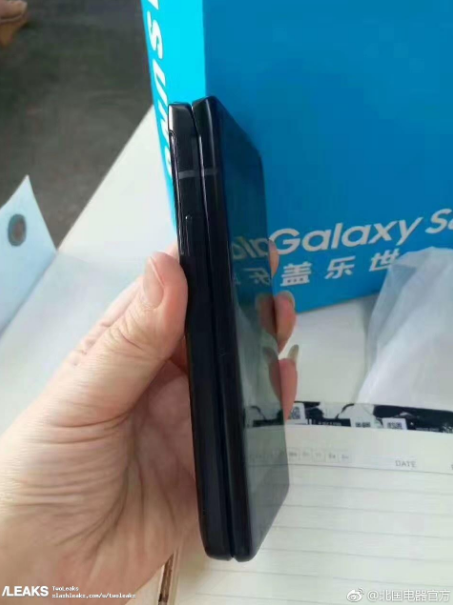 Samsung Flip Phone image leaks