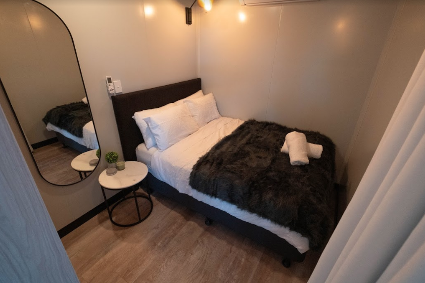 OPPO 5G Hotel - Smart Bedroom